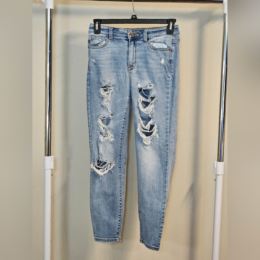 Judy Blue Women'sβ Distressed Boyfriend Fit Jeans Size 3/26 Raw Hem Light Short